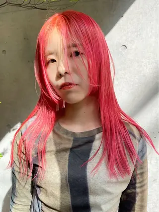 ロング azu ブリーチダブルカラーのヘアスタイル