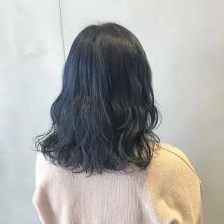 セミロング カラー 荒木 依莉亜のヘアスタイル