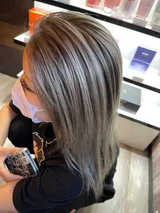 セミロング KIRA スズキ タクヤ／店長のヘアスタイル