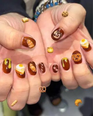 ネイル 🪐富島彩夏 /海外nail🪐のネイルデザイン