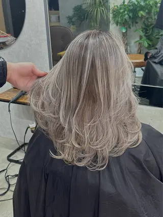 セミロング カラー AiM エイム　韓国レイヤーのヘアスタイル