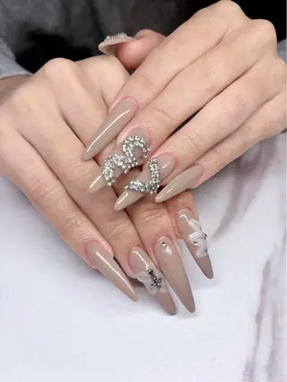 ロング Kittynail所属・高橋 侑生のネイルデザイン