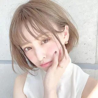 ショート カラー レイヤーカット 透明感カラーのヘアスタイル