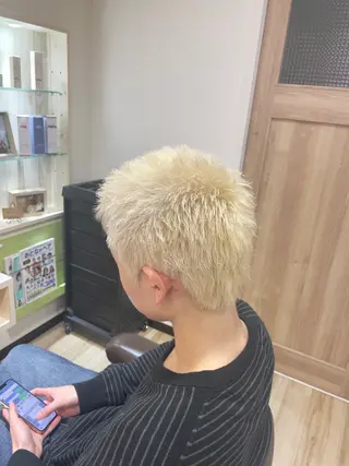 ショート カラー メンズ 🌈派手髪ハイトーン 🌈鈴木亮太🌈のヘアスタイル