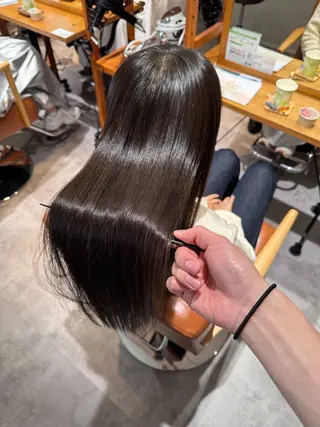 ロング AVANCE.西宮北口所属・白髪ぼかし/髪質改善 梅原響輝のヘアスタイル