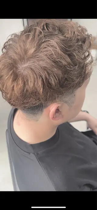 ショート カラー メンズパーマ&透明感 カラー特化谷村のヘアスタイル