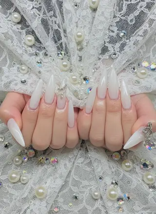 ネイル 24時間営業 UNABOMBAのネイルデザイン