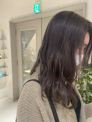 ミディアム カラー カジュアルを女っぽく 𝗮𝘆𝗮𝗰𝗼のヘアスタイル