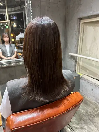 セミロング yelm所属・🫒オリーブカラー ミディアムレイヤー✨のヘアスタイル