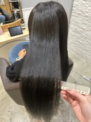 ミディアム miloc MOMOKAのヘアスタイル