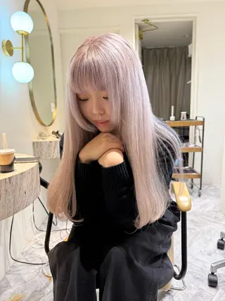 ロング カラー ミルクティー× グレージュMOMOのヘアスタイル