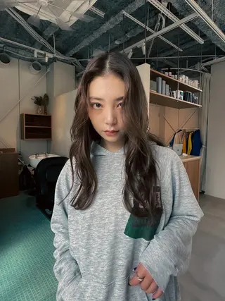 ミディアム 五屋 美咲のヘアスタイル