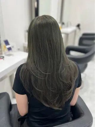 ロング カラー オリーブカラー🫒 レイヤーカット✂︎のヘアスタイル