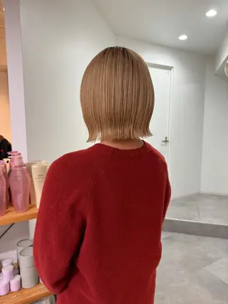 ショート カラー 切りっぱなしボブ レイヤー/縮毛矯正のヘアスタイル