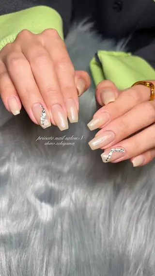 ネイル 関山 志乃のネイルデザイン