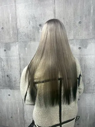 カラー ウルフカットデザイン カラー特化アールイーのヘアスタイル