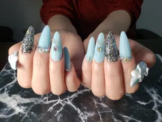 ミディアム ネイル クロキ 。のネイルデザイン