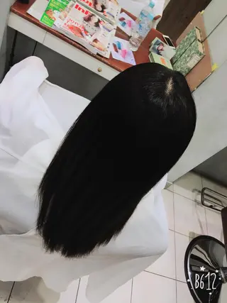 ロング ブリーチカラー🌈 嘉名 真樹のヘアスタイル