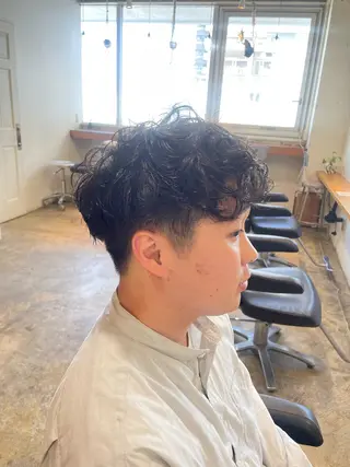 ミディアム パーマ メンズ RIN／韓国ヘア レイヤーカットのヘアスタイル