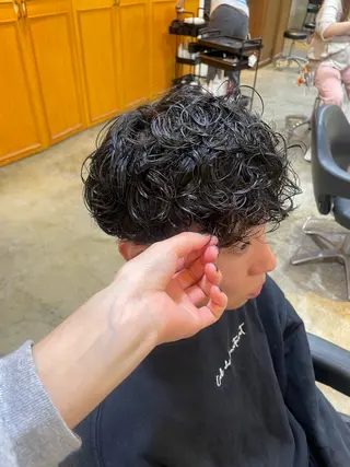 ミディアム パーマ メンズ RIN／韓国ヘア レイヤーカットのヘアスタイル