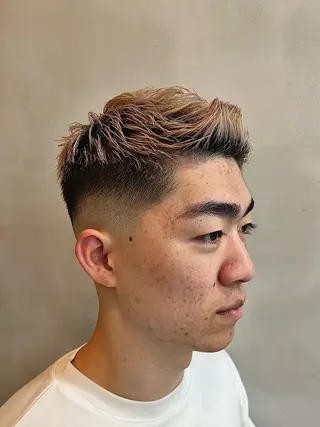 ショート カラー メンズ 豊崎 佑輔のヘアスタイル