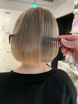 ショート カラー ブリーチ👩‍🦳/ ‪✂︎MANAMIのヘアスタイル