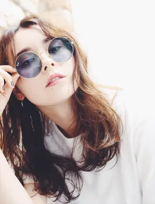 セミロング 岩渕 由里香のヘアスタイル