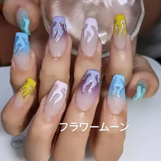 ネイル フラワー ムーンのネイルデザイン