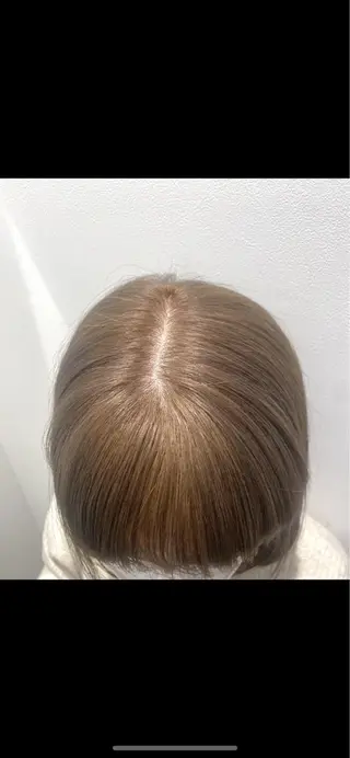 セミロング ミルクティーベージュ outaのヘアスタイル