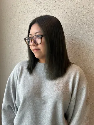 ミディアム カラー 角田 桃香のヘアスタイル
