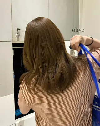 セミロング カラー 艶感/ナチュラル 🩵amiのヘアスタイル