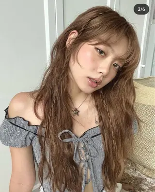 カラー rinka／暖色 ブリーチのヘアスタイル