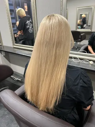 ロング ハイトーンカラー 坂本 翼のヘアスタイル