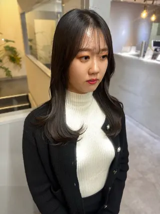 セミロング Himeka🐰🤍 韓国ヘアのヘアスタイル