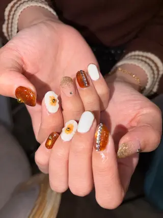 ネイル 派手髪ハイトーン💛 ネイル💅まりなのネイルデザイン