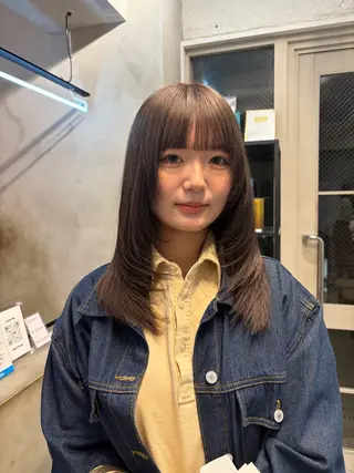 ロング カラー ミルクティー× グレージュMOMOのヘアスタイル