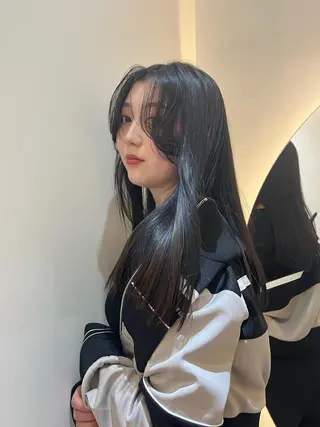 ロング カラー レイヤーカット 新宿🤍Maiのヘアスタイル