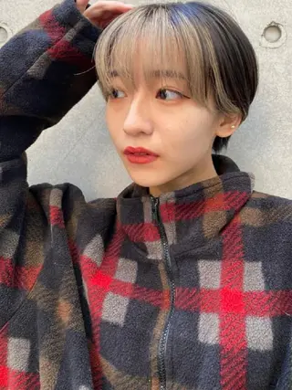 ショート カラー 冨岡 千尋のヘアスタイル