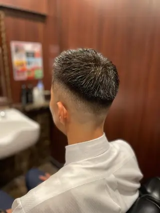 ショート メンズ 海老原 コウのヘアスタイル