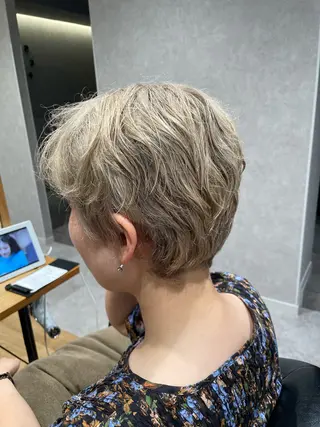 ショート 🌈デザインカラー MISAKI🐰のヘアスタイル