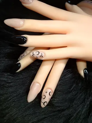 ネイル White  Se7enのネイルデザイン