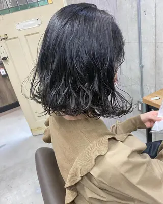 ミディアム カラー GiseL アンリのヘアスタイル