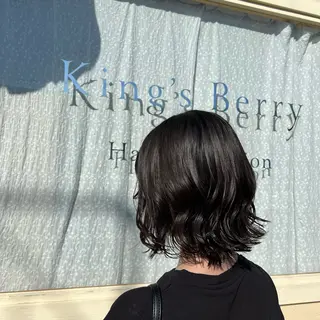 ショート カラー 伊藤 康乃のヘアスタイル