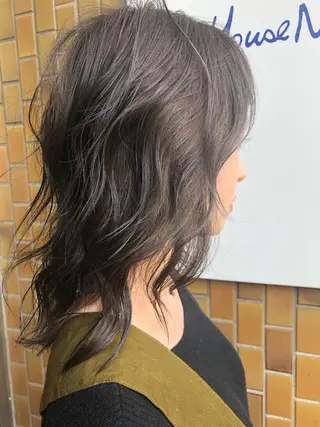 ミディアム 岡本 一平のヘアスタイル