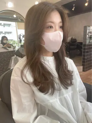 ロング レイヤーカット、 大人可愛い　中村美羅のヘアスタイル