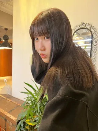 ロング ミルクティーベージュ outaのヘアスタイル