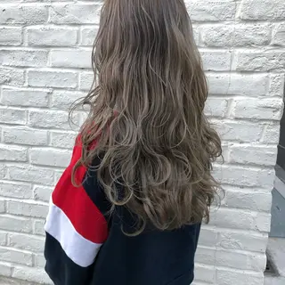 カラー ニシオカ タクヤのヘアスタイル