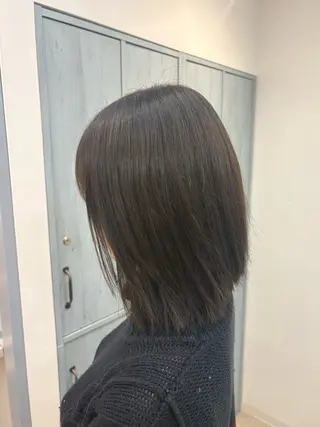 ミディアム ukyo/透明感 カラー/ハイライトのヘアスタイル