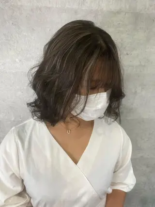 セミロング カラー シールエクステ特化 ハイトーン、NANAのヘアスタイル