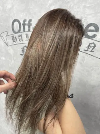 ロング カラー オフホワイトアンドなんば所属・福西 洋斗のヘアスタイル